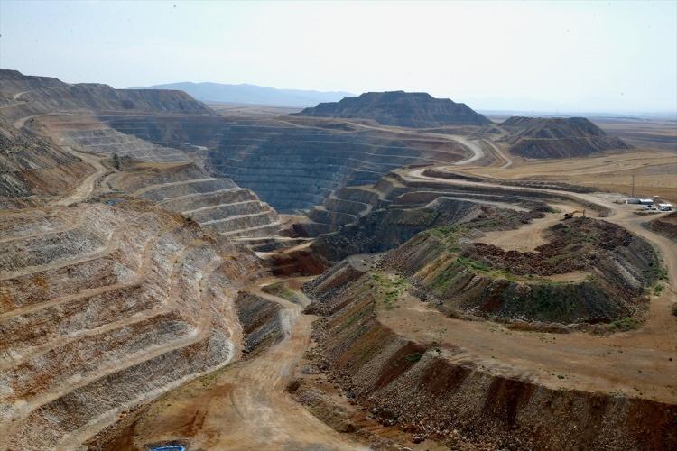 <p>Eskişehir'de Koza Altın AŞ'nin Sivrihisar ilçesine bağlı Kaymaz Mahallesi'ndeki tesislerinde tespit edilen 20 bin onsluk kaynaktan 16 bin onsluk altın üretimi hedefleniyor.</p>

