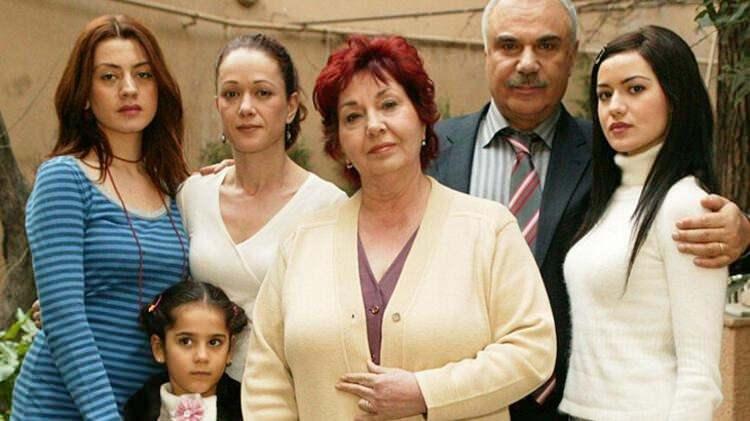 <p><span style="color:#000000"><strong>Halil Ergün, Güven Hokna, Tolga Karel, Gökçe Bahadır ve Fahriye Evcen gibi sevilen isimlerin kadrosunda yer aldığı dizinin final yapmasının üzerinden yıllar geçse de hala daha büyük bir heyecanla izlenmeye devam ediyor.</strong></span></p>