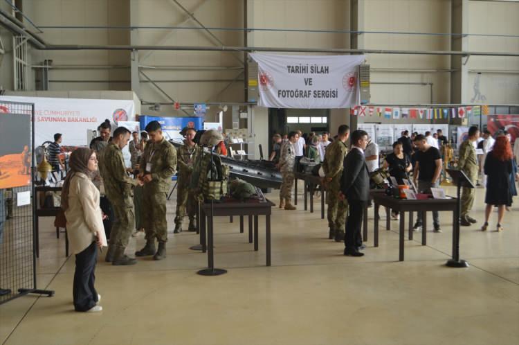 <p>AK Parti Milletvekilleri Eroğlu da bu coğrafyada ayakta kalmanın yegane yolunun güçlü olmaktan geçtiğini belirterek, TSK'nın her zamankinden daha güçlü olduğunu kaydetti.</p>
<p> </p>