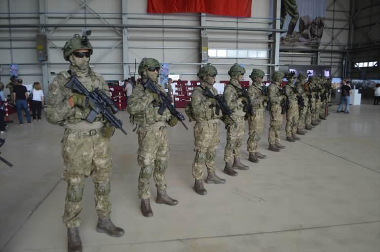 <p>İkmal ve Garnizon Komutanı Tuğgeneral Osman Alp ise ağustos ayının zaferlerle dolu olduğunu, TSK'nın bu gururlu günleri yaşadığını ifade etti.</p>
<p> </p>