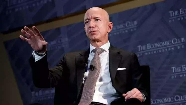 <p>2-JEFF BEZOS: 171 MİLYAR DOLAR</p>