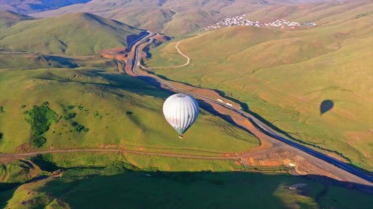 <p>Açıklamada değerlendirmesine yer verilen Büyükşehir Belediyesi Başkan Danışmanı Asım Suyabatmaz, söz konusu çalışmanın bölge turizmine önemli katkılar sunacağını belirtti.</p>
