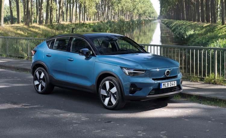 <p>27 - <strong>Volvo C40 Şarj</strong>: 226 mil / 363 Km</p>

<p> </p>

<p>Volvo C40 Recharge , XC40 Recharge ve Polestar 2 ile aynı elektrikli aktarma sistemini kullanıyor. </p>
