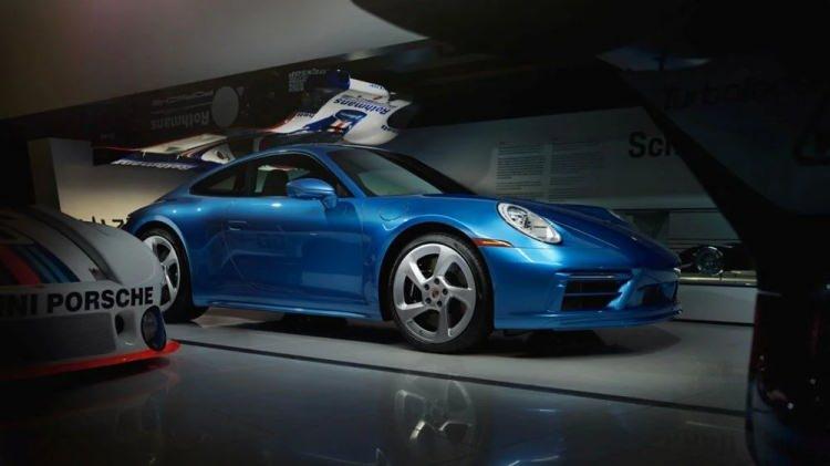 <p>Öncelikle Porsche'nin skalasında bulunmayan Sally Carrera'nın rengi Pixar ve Porsche tarafından özel olark üretilmiş ve<strong> </strong>Sally Blue Metallic adı verilmiş.</p>
<p> </p>