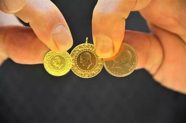 <p>Cumhuriyet altınının 22 ayarını getirip 17 ayara düşürdükleri için birebir aynısını yaptılar. Kuyumcular olarak da farkına varamıyoruz ancak sesinden böyle yere atıp sesinden tanıyoruz. </p>