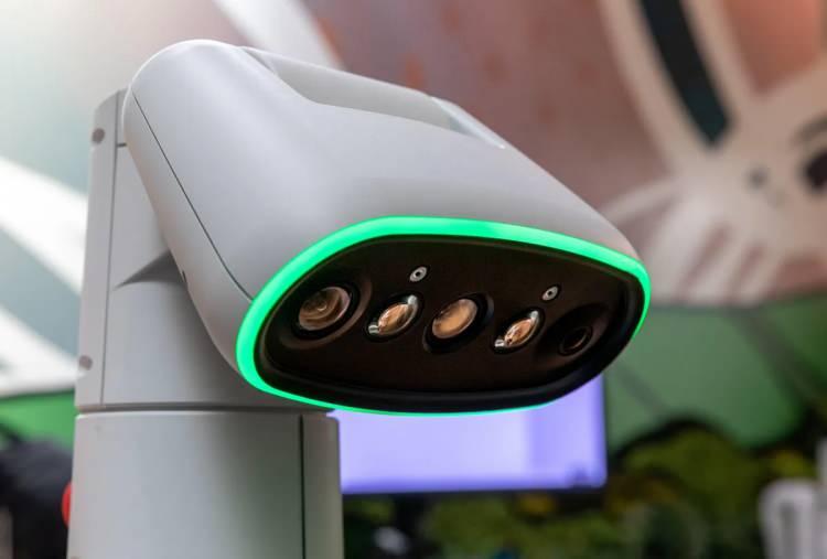 <p>Google, robotun becerileri ve ortamının, dil modelinin daha geniş olasılıkları için gerçek bir dünya temeli sunduğunu söyledi. PaLM-SayCan araştırma makalesinde "Beceriler [dil modelinin] 'elleri ve gözleri' olarak hareket edecek" dediler.</p>
