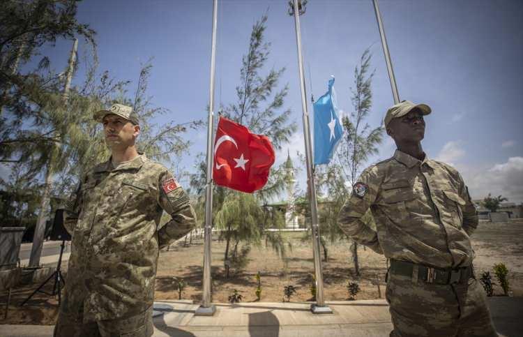 <p>Bu askerlerin oluşturduğu ve Türkçesi "kartal" anlamına gelen "Gorgor Taburları", ülkede güvenliğin sağlanmasında önemli görev üstleniyor.</p>

<p> </p>
