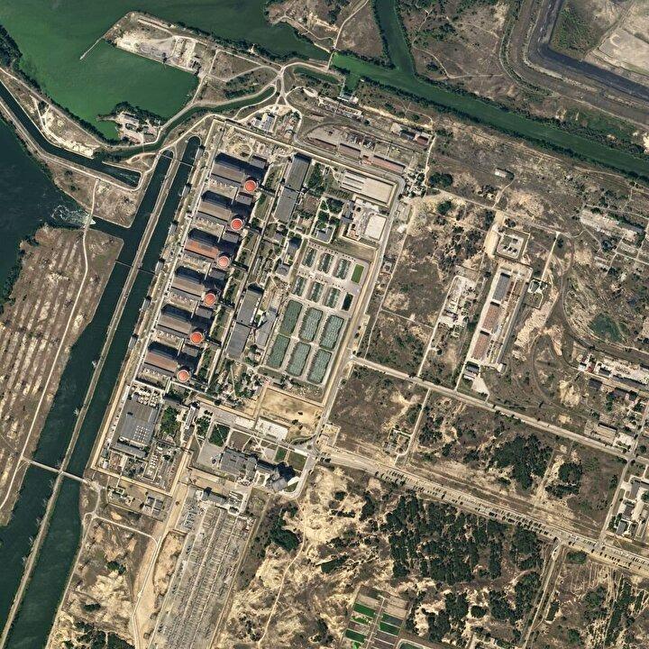 <p>Rus devlet medyasına göre, güney Ukrayna'daki Zaporijya Nükleer Santrali'nin elektrik şebekesiyle bağlantısının tamamen kesilmesinin ardından güvenlik sistemleri devreye alındı.</p>

<p> </p>
