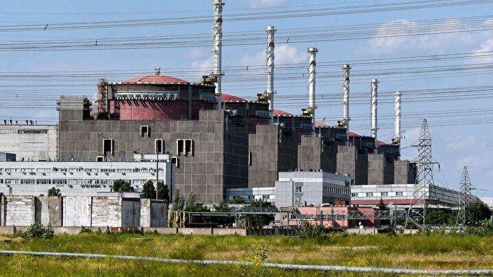 <p>Ukrayna Cumhurbaşkanı Zelenski, Avrupa'nın en büyük tesisi olan reaktör kompleksini elektrik şebekesinden ayıran, yakındaki bir kömür santralinin kül çukurlarında çıkan yangınlardan Rusya ordusunun bombardımanını sorumlu tuttu ve yedek dizel jeneratörlerin güç beslemesini sağladığını ve tesisi güvende tuttuğunu söyledi.</p>

<p> </p>
