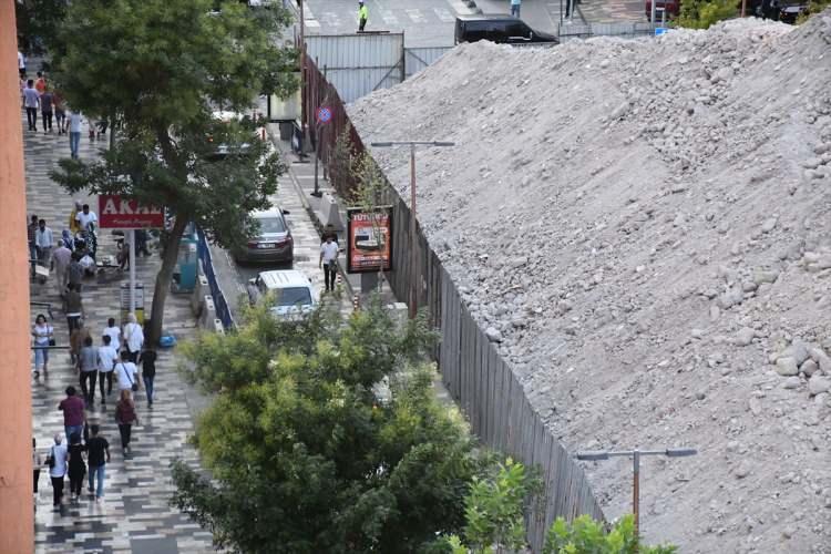 <p>Söz konusu çalışma için 10 Kasım 2021'de ihaleye çıkıldığı ve 20 Aralık 2021'de firmaya teslimi yapıldığı hatırlatılan açıklamada,</p>