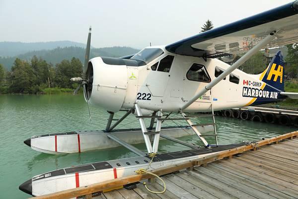 <p>Harbour Air'in Uçuş Operasyonlarından Sorumlu Başkan Yardımcısı ve şirketin test Pilotlarından biri olan Kory Paul, “ePlane'deki bu tarihi uçuşun tam olarak planlandığı gibi gittiğini bildirmekten heyecan duyuyorum” dedi. MagniX ve Transport Canada'daki ekibimizin yanı sıra ekibimiz her zaman uçağın performansını yakından izliyor ve bugünkü uçuş, inşa ettiğimiz şeyin güvenliğini ve güvenilirliğini daha da kanıtladı."</p>