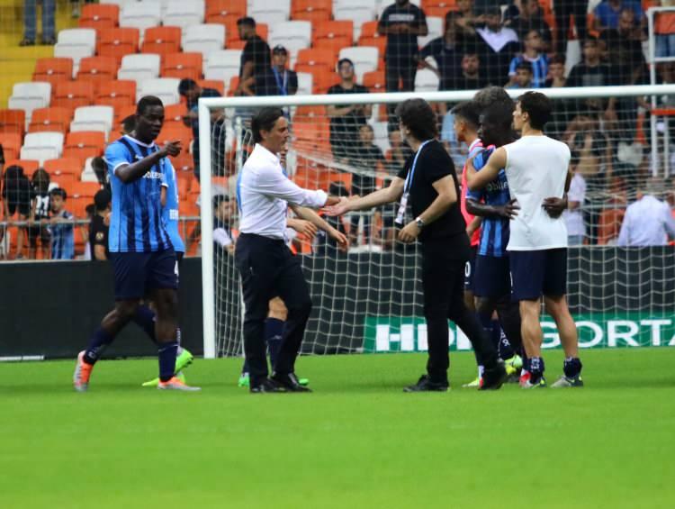 <p>Hakemin son düdüğüyle birlikte Adana Demirspor'un Teknik Direktörü Vincenzo Montella sahaya girerek, Mario Balotelli'nin üzerine yürüyüp bağırarak tartıştı.</p>
