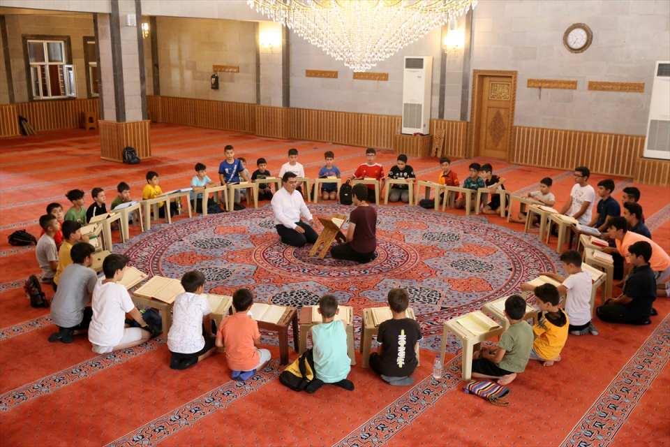 <p>İmam hatip Ahmet Ağırtopçu, AA muhabirine, camiye alınan bisikletler sayesinde kursa katılan öğrenci sayısının arttığını söyledi.</p>

<p> </p>
