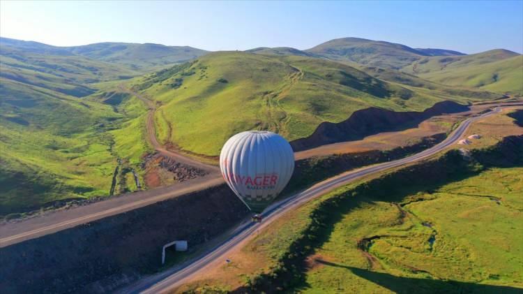 <p> Ordu'nun menderesleriyle ünlü Perşembe Yaylası'nda sıcak hava balonu deneme uçuşu gerçekleştirildi.</p>
