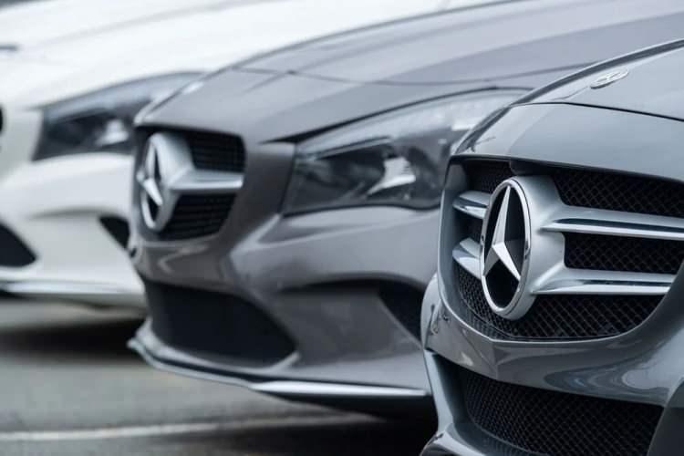 <p>4 bin 896 adetle Mercedes Benz</p>
