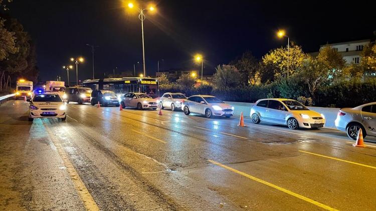 <p>Kaza, saat 02.45 sıralarında Esenler TEM Bağlantı Yolu Edirne istikametinde meydana geldi.</p>
