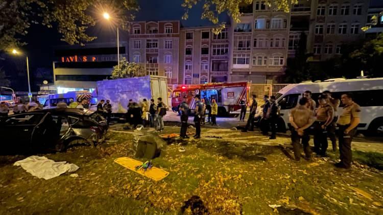 <p>Çevredekilerin ihbarı üzerine olay yerine çok sayıda polis, itfaiye ve sağlık ekibi sevk edildi. </p>
