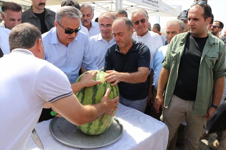 <p>Vali Su, gazetecilere yaptığı açıklamada, ilin simgesi Diyarbakır karpuzunda ilk hasada başlandığını belirtti.</p>

<p> </p>
