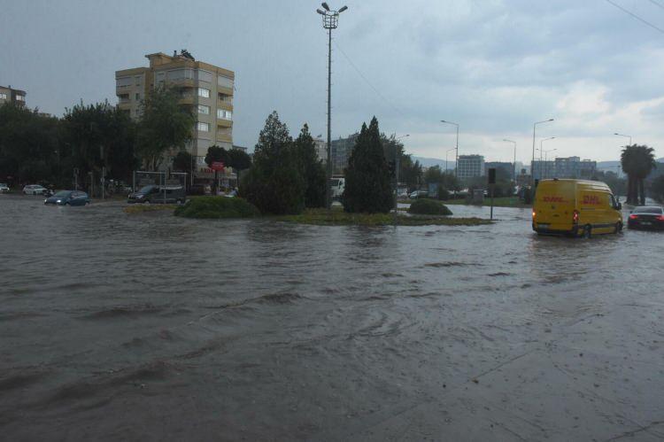 <p>Ali Sezer Tüfekçi ise "Burada böyle bir şey ilk kez oluyor. Altyapıda sorun var. Düzelttiklerini söylediler ama demek ki düzeltilmemiş" ifadelerini kullandı.</p>
