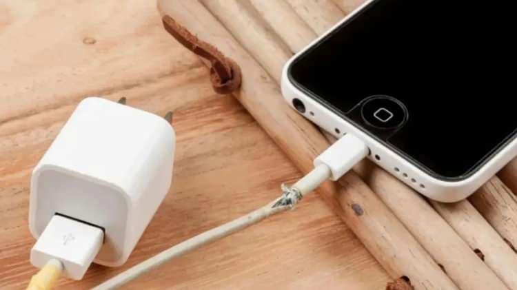 <p>Genele baktığımızda ise Türkiye’deki 20 milyon hanenin her birisi kullanmadığı elektrik için 50-60 TL ödüyor olsa yılda 100 milyon TL’ye yakın bir paranın çöpe gittiğini gösteriyor. </p>
