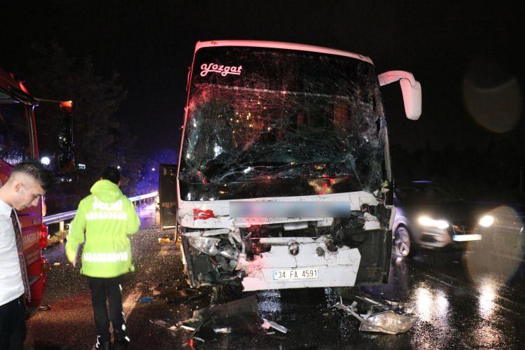 <p> Ben Ankara’dan bindim otobüse Adapazarı otobanından çıktık yola girdik daha otobüs hızını bile alamadı sadece bizi sıkıştıran taksi oldu” dedi.</p>