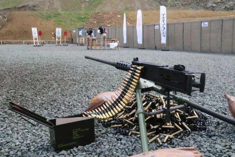 <p>Bu kalifikasyon ve test sürecinde, 200 binin üzerinde mermi kullanıldı. Buzlanma ve kirlenme testlerini dünyada başarı ile tamamlayan tek silah olduğu gibi 20 bin namlu atım ömrü ile de dünya rekorunu kırdı.</p>

<p> </p>

<p> </p>
