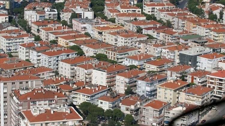 <p><strong>BÜTÇEYİ SARSMAYACAK</strong><br />
Dev proje kapsamında İstanbul'da geliri 16 bin, diğer illerde ise 14 bin liranın altında olanlar ev sahibi olabilmek için TOKİ'ye başvuru yapabilecek.</p>
