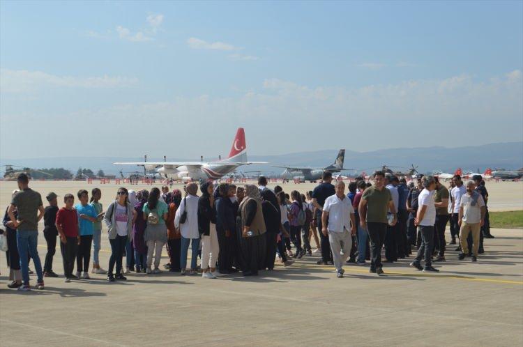 <p> Büyük bir orduya sahip olduğumuz için de güven ve onur duyuyoruz. </p>
