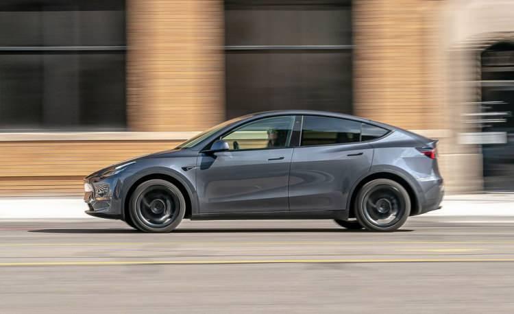 <p>6 - <strong>Tesla Model Y</strong>: 330 mil / 531 Km</p>

<p> </p>

<p>Tesla'nın Model Y'si , DNA'sının çoğunu Model 3 ile paylaşıyor ve kendi alanında bir rekabet yaratıyor.</p>
