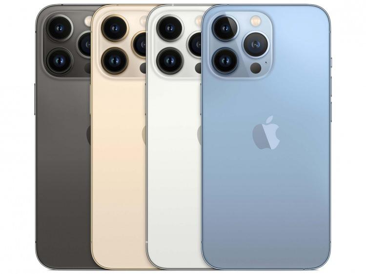 <p>7- Apple iPhone 13 Pro</p>
<p><br />
DxOMark Puanı: 137</p>
<p><br />
Arka Kamera: 12 Megapiksel f/1.5, 26mm (geniş açı) , 1/1.76″ sensör, Dual Pixel, PDAF, OIS</p>
<p><br />
2. kamera:12 Megapiksel f/1.8, 13mm (ultra geniş açı), 1/2.55″ sensör, Dual Pixel PDAF, 120°, Sabit video çekimi</p>
<p><br />
3. kamera: 12 Megapiksel f/2.8 77mm (telefoto),1/1.72 , PDAF, OIS Otomatik Odaklama, Optik Zoom (3x) 0.8μm (1.6μm) Piksel</p>
<p><br />
Ön Kamera:12 Megapiksel (geniş açı), f/2.2, 26mm, 1/3.24, 1.22µm, Dual Pixel PDAF, Auoto-HDR</p>
<p>Apple iPhone 13 , daha küçük iPhone 13 mini ile çoğu özelliği paylaşıyor ancak daha büyük bir Super Retina XDR ekrana sahip. Testlerimizde iPhone 13 çok dengeliydi ve genel olarak iyi ila mükemmel sonuçlar verdi.</p>
<p>HDR10 ve Dolby Vision desteği ve renk ve harekete odaklanan ekranı, tüm kullanım durumlarında çok iyi performans ve Premium segmentteki en iyi video oynatma deneyimini sunar.</p>