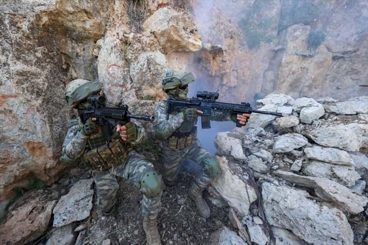 <p>Çilenger, 25 Ağustos 2019'dan bu yana her türlü iklim ve arazi şartlarında görevlerini en iyi şekilde yerine getirdiklerini belirterek, şunları kaydetti:</p>

<p>"Her türlü tehdide karşı 'vatan namustur' bilinciyle sorumluluk bölgemizi en iyi şekilde koruyoruz.</p>
