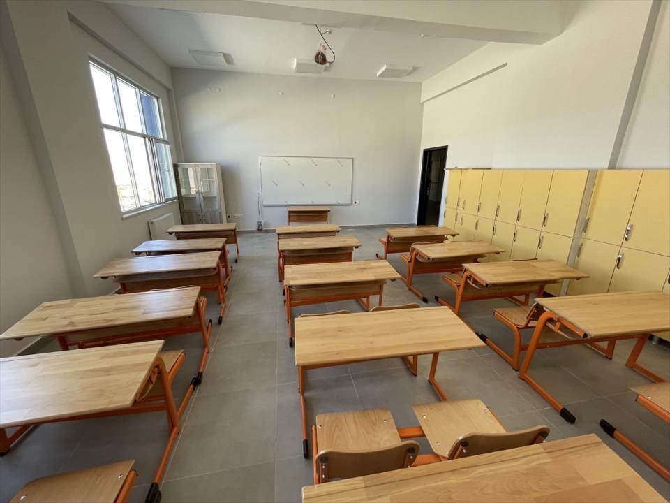 <p>Kentte ayrıca Milli Eğitim Bakanı Mahmut Özer'in 21 Mart'ta Elazığ'ı ziyaretinde açıkladığı yatırım programına alınan 1 milyar 366 milyon lira bütçeli ilave 69 okulun daha inşası için çalışmalara başlandı.</p>
<p> </p>