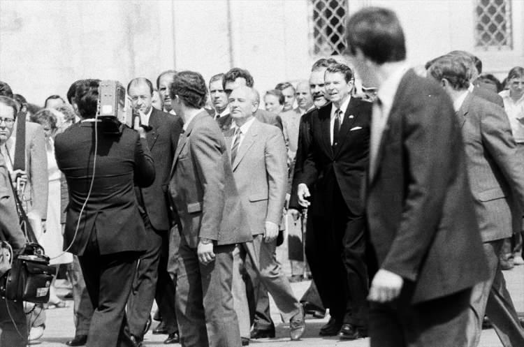 <p>Eski Sovyetler Birliği'nin son devlet başkanı Mihail Gorbaçov, hayatını kaybetti.<br />
<br />
AA Arşivi'nden derlenen fotoğraflarda Gorbaçov, 1 Eylül 1988'de İstanbul'da. </p>

<p> </p>
