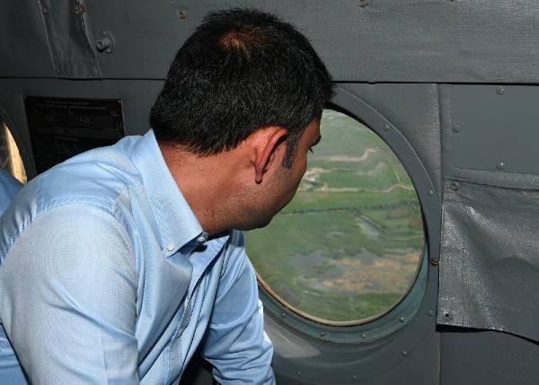 <p>10 kişilik mühendis ekibinin Pakistan’da hasar tespit çalışmalarıyla ilgili sahada olduğunu, ihtiyaç duyulması halinde uzman ekiplerin sayısının daha da artırılabileceğini belirten Bakan Kurum, sel bölgesinde dere ıslahı yapılmadan kurulacak çadır, briket ev ve kalıcı konutların yine su altında kalacağına işaret ederek bazı yerleşim yerlerinin başka alanlara taşınabileceğini bildirdi.</p>