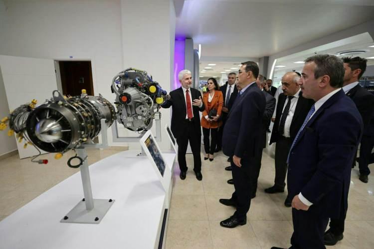 <p>Akşit, TS1400 motoruna yurt dışından da talep olduğunu dile getirerek, <strong>"Bu talep platformla beraber geliyor. Yurt dışından Gökbey helikopteri olsun, Atak helikopteri olsun bizim motorla beraber üretilmiş olanları isteyenler var. Değişik sebeplerden dolayı özellikle bizim motorumuzla olanından isteyenler var. </strong></p>
