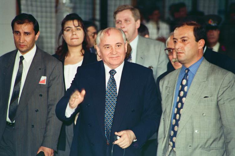 <p>Gorbaçov, 27 Nisan 1995'te ODTÜ'de düzenlenen konferansa katılmıştı. </p>
