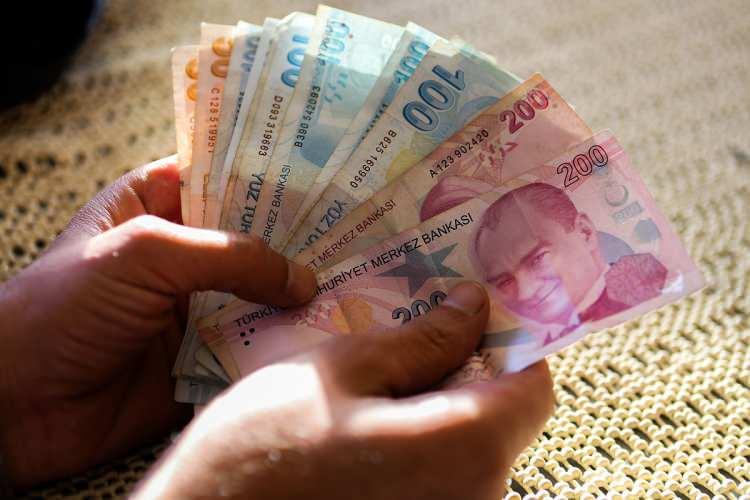 <p>Cumhurbaşkanının öğrenim kredisi alan 3 milyon 157 bin gencin bulunduğunu ve 26 milyar liralık yükün kaldırılacağını, önümüzdeki yıldan itibaren kredi ödemesi başlayacak öğrencilerin artık sadece aldıkları kredi miktarından sorumlu olacaklarını açıklamıştı. </p>