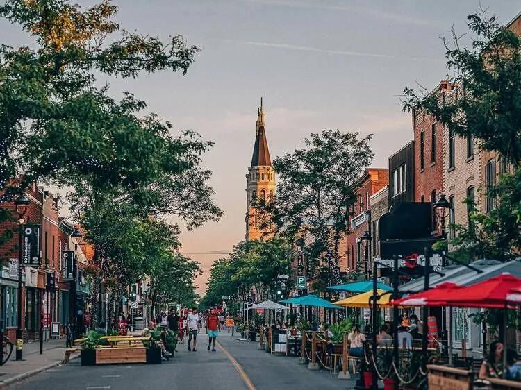 <p>1. Rue Wellington, Montreal</p>
<p> </p>