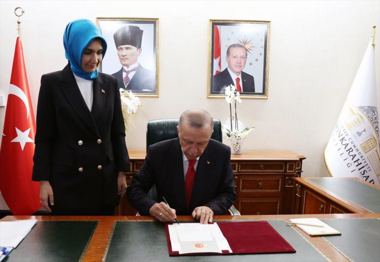 <p>Başkan Recep Tayyip Erdoğan, Afyonkarahisar Valiliğine ziyarette bulundu.</p>