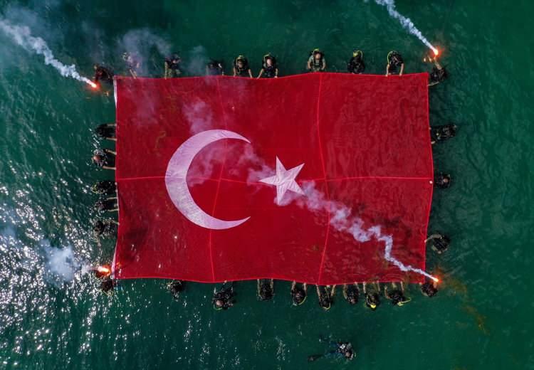 <p>Abdullah Özdemir, Feyzullah Kıyıklık Engelliler Sarayı'nda yılda yaklaşık 1200 engelli bireye eğitim verdiklerini söyledi.</p>

<p> </p>
