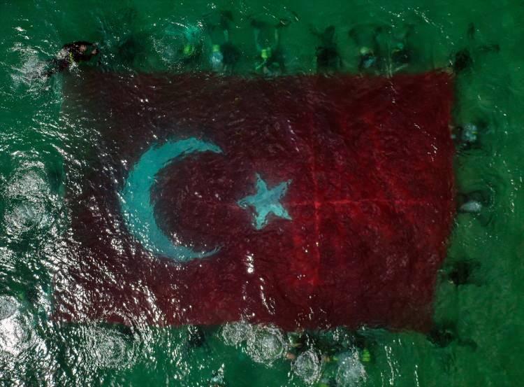 <p>Büyük Önder Gazi Mustafa Kemal Atatürk ve silah arkadaşları başta olmak üzere şehitleri saygı, minnet ve rahmetle anan, gazilere de şükranlarını sunan Kireçtepe, şunları kaydetti:</p>

<p> </p>

