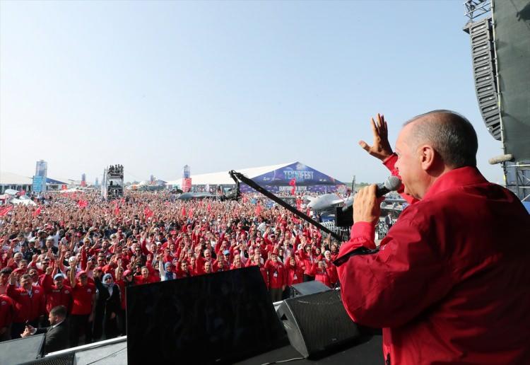 <p>ve <strong>Cumhurbaşkanı Recep Tayyip Erdoğan</strong>’ın geldiği beşinci günde ise 220 bin kişi ziyaret eti. Festivali ilk 5 günde toplam 650 bin kişi ziyaret etti.</p>
