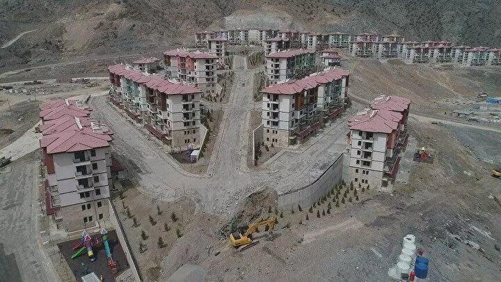 <p>Heyete ziyaretleri esnasında Artvin Vali Yardımcısı Furkan Taha Türkmenoğlu, Yusufeli Kaymakam Vekili Onur Özaydın, Yusufeli Belediye Başkanı Eyüp Aytekin, Çalışma ve İş Kurumu İl Müdürü Cevdet Ertürk, </p>