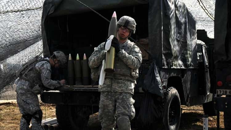 <p>Pentagon’da görevli bir yetkili yaptığı açıklamada, son haftalarda ABD askeri deposundaki 155 mm obüs mühimmatı seviyesinin “rahatsız edici derecede düşük” olduğunu söyledi. </p>
