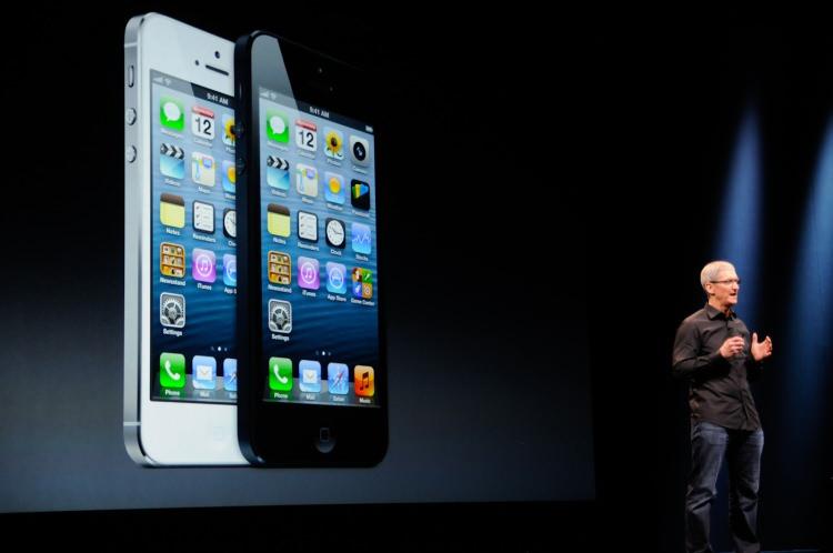 <p>Bu nedenle dünya çapında kullanım oranı hâlâ yüksek olan iPhone 5s ve iPhone 6 sahipleri olduğu için iOS 12.5.6 güncellemesi yayınlandı. </p>