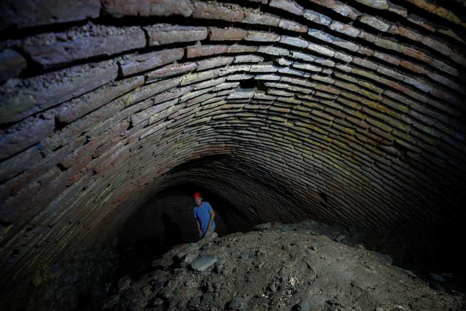 <p>Bu çalışmanın daha uzun vadeli bir arkeolojik çalışma sürecinde, Ayasofya'nın diğer yer altı yapılarını da kapsayacak şekilde devam ettirilmesinin çok doğru olacağını düşünüyorum."</p>
