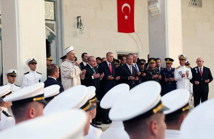 <p>Ayrıca Bakan Akar’ın davetlisi olarak Türkiye’de bulunan Azerbaycan Savunma Bakanı Orgeneral Zakir Hasanov, KKTC Dışişleri Bakanı Tahsin Ertuğruloğlu, Kazakistan Savunma Bakan Yardımcısı Tümgeneral Sultan Kemaleddinov, </p>