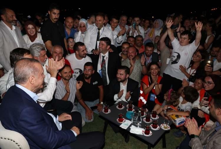 <p>Cumhurbaşkanı Recep Tayyip Erdoğan, Samsun Çarşamba Havalimanı'nda düzenlenen TEKNOFEST 2022'ye katıldı.</p>
<p> </p>