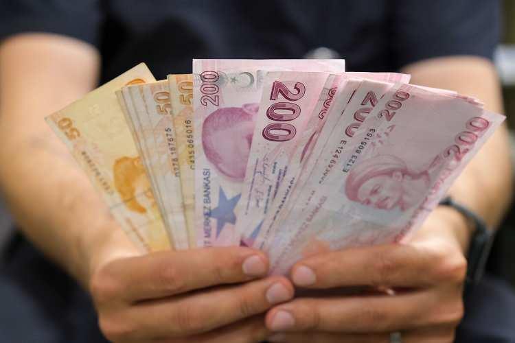 <p>Adalet, Hazine ve Maliye, Enerji ve Tabii Kaynaklar ile Ulaştırma ve Altyapı Bakanlıkları’nın ortak çalışma yürüttüğü destek paketi, yeni yasama döneminin başlayacağı 1 Ekim’de Meclise sunulmuş olacak, komisyon ve genel kurul süreçleri hızla tamamlanarak yürürlüğe konulacak.</p>
<p> </p>