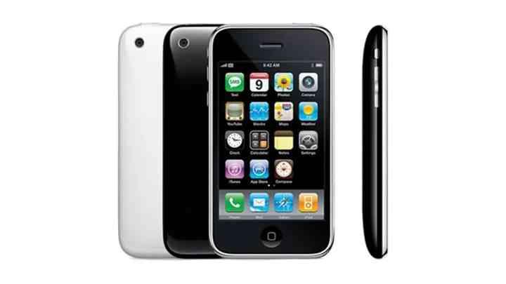 <p><strong>iPhone 3GS (2009)</strong></p>
<p>iPhone’un ilk S modeli olarak önceki model üzerinde iyileştirmeler sunan iPhone 3GS, iki kat daha hızlı işlemci ile piyasaya adımını atmıştı. 3,5 inç, 480 x 320 ekran dahil olmak üzere önceki modeller aynı temel şekli koruyan 3GS, kopyala yapıştır özelliğini sistemine entegre etmişti.</p>